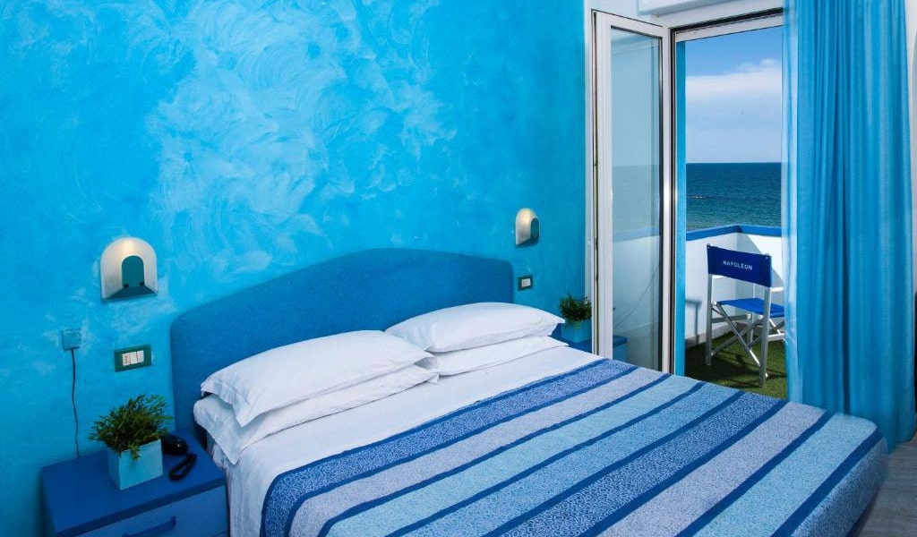 Double-or-Twin-Room-with-Sea-View-3-min