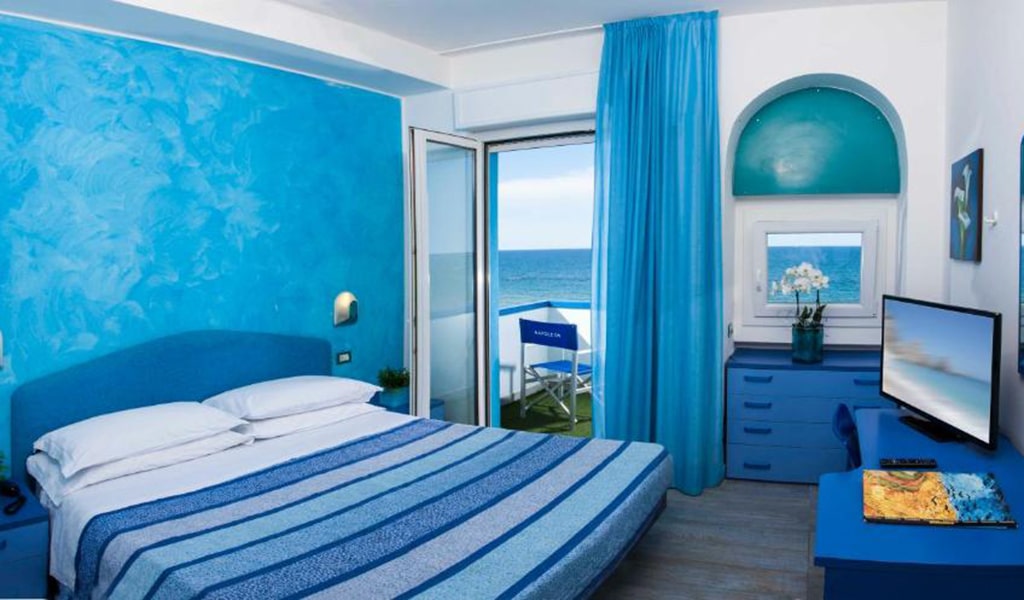 Double-or-Twin-Room-with-Sea-View-5-min