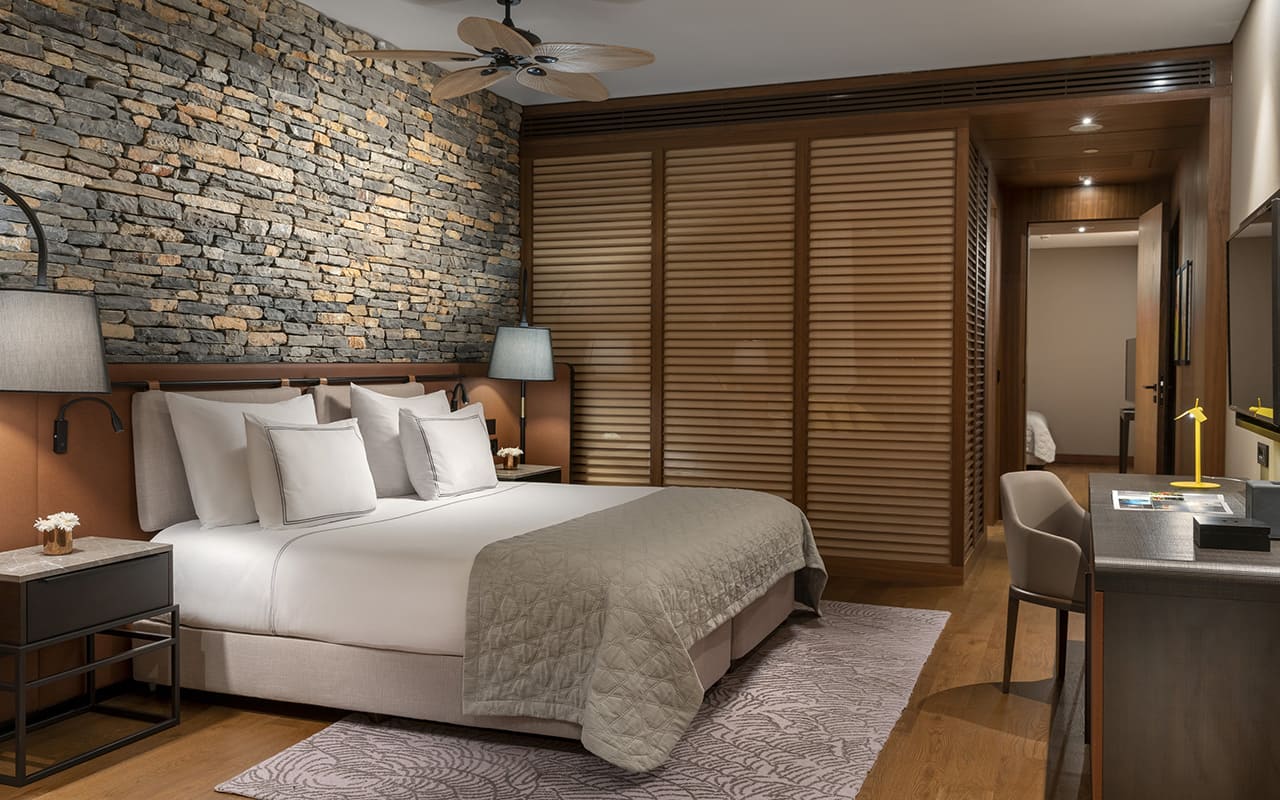Lujo-Family Room - Master 02