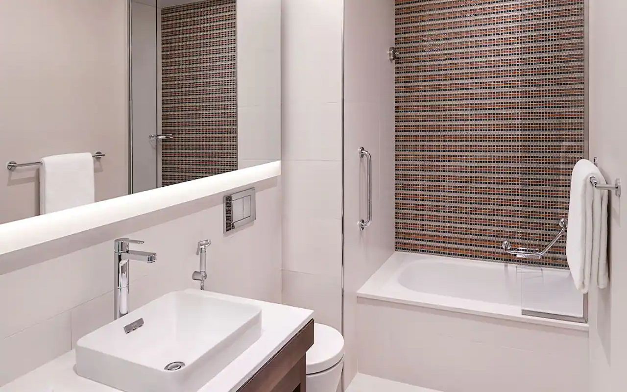 Hyatt-Place-Dubai-Wasl-District-P013-Bathroom-with-Bathtub.16x9