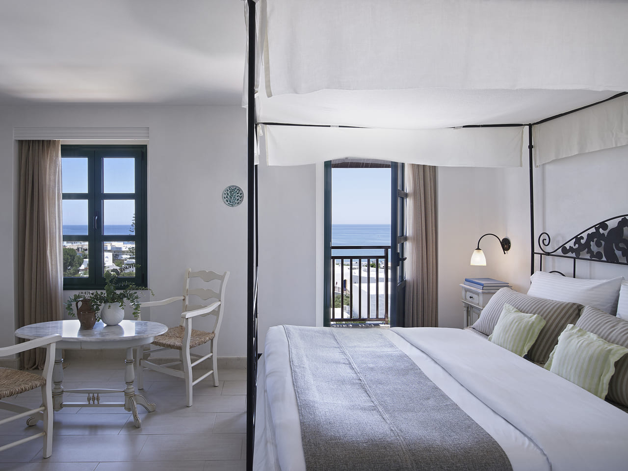 collection-suite_deluxe-2-bedrooms-sea-view-suite_1