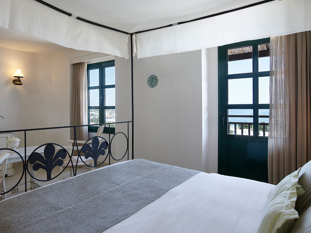 collection-suite_deluxe-2-bedrooms-sea-view-suite_3