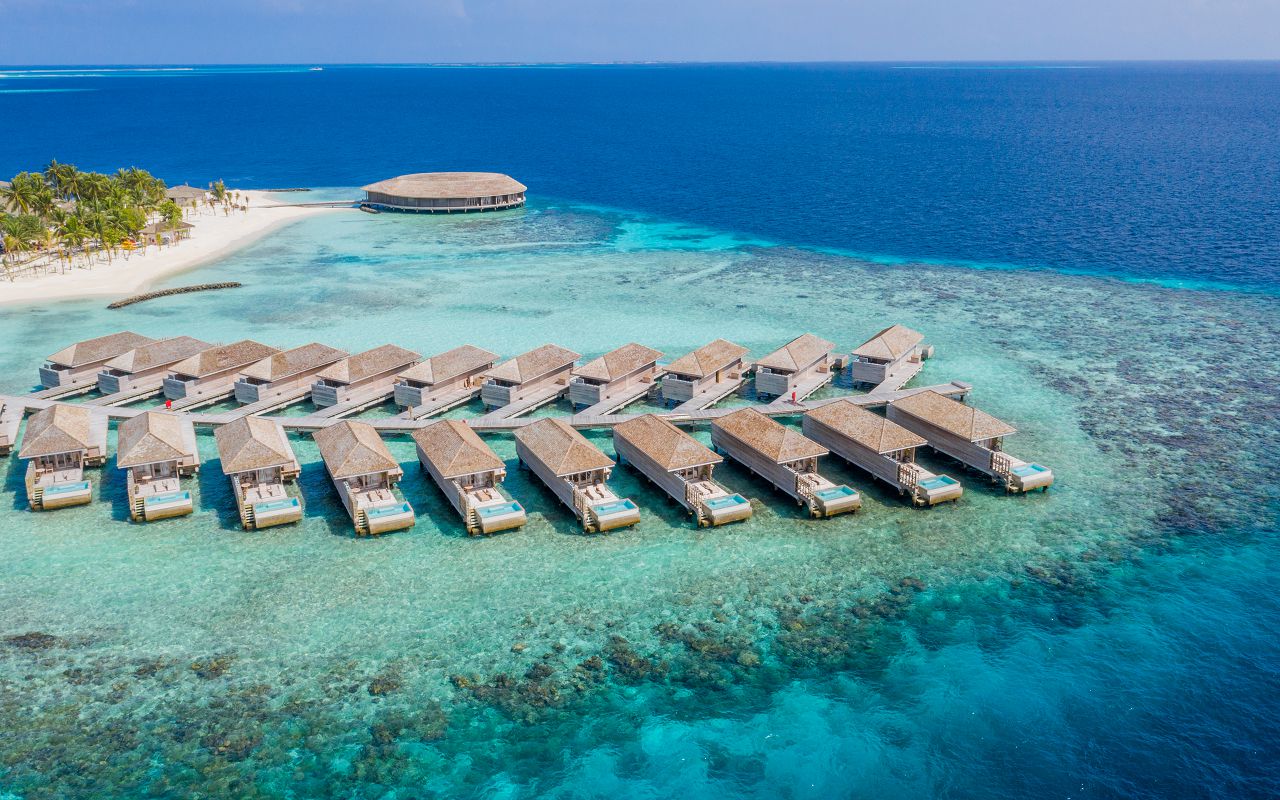 Ocean-Lagoon Pool Villas (12)