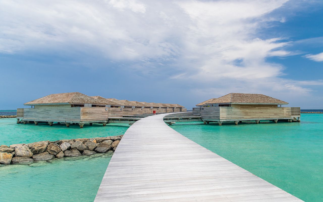 Ocean-Lagoon Pool Villas (14)