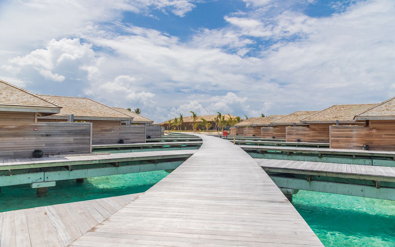 Ocean-Lagoon Pool Villas (17)