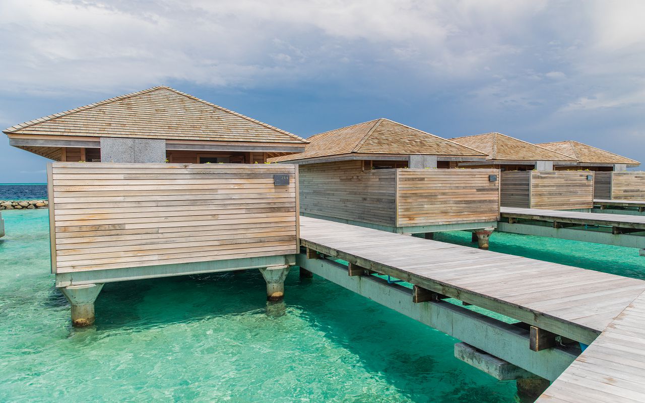 Ocean-Lagoon Pool Villas (18)