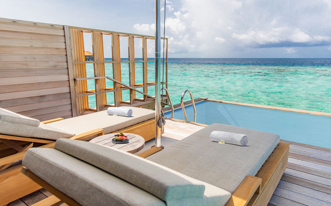Ocean-Lagoon Pool Villas (23)