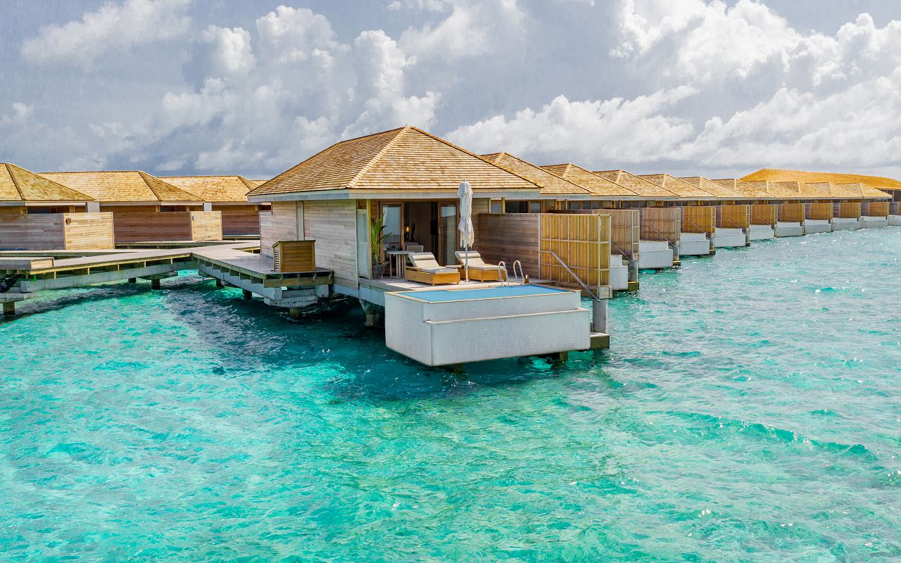 Ocean-Lagoon Pool Villas (36)