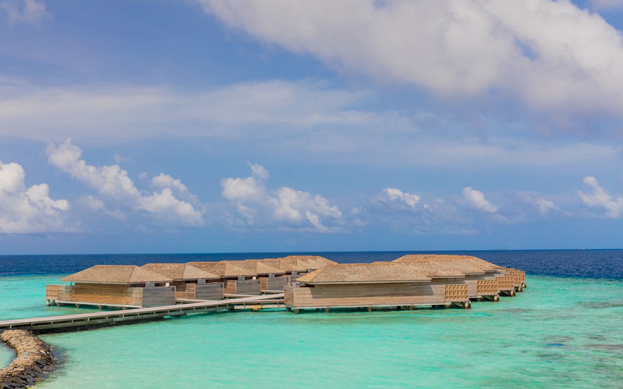 Ocean-Lagoon Pool Villas (6)