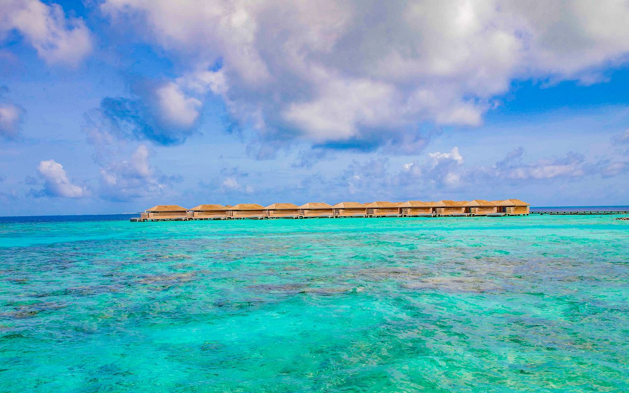 Ocean-Lagoon Pool Villas (7)