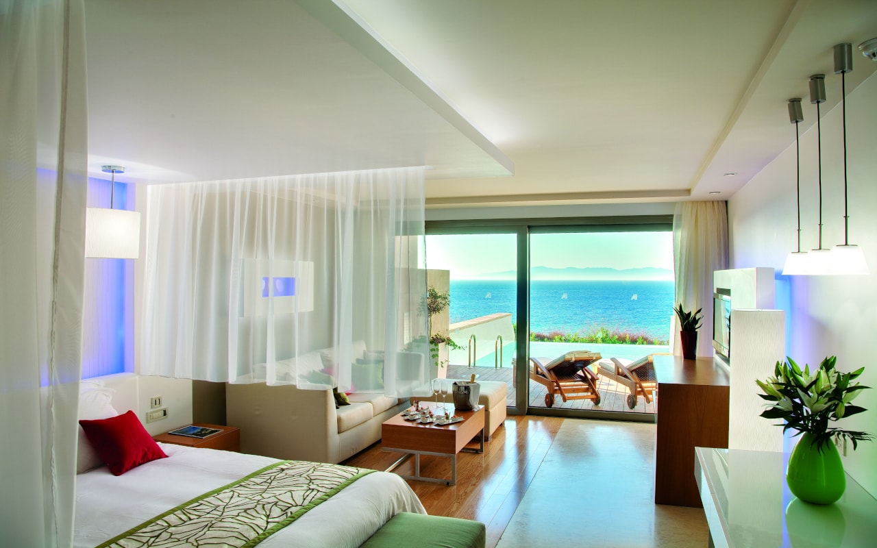 Elite suite sea view with private pool-min