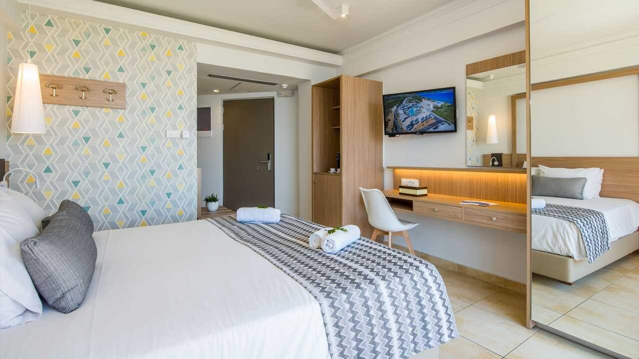 Double Room (2)