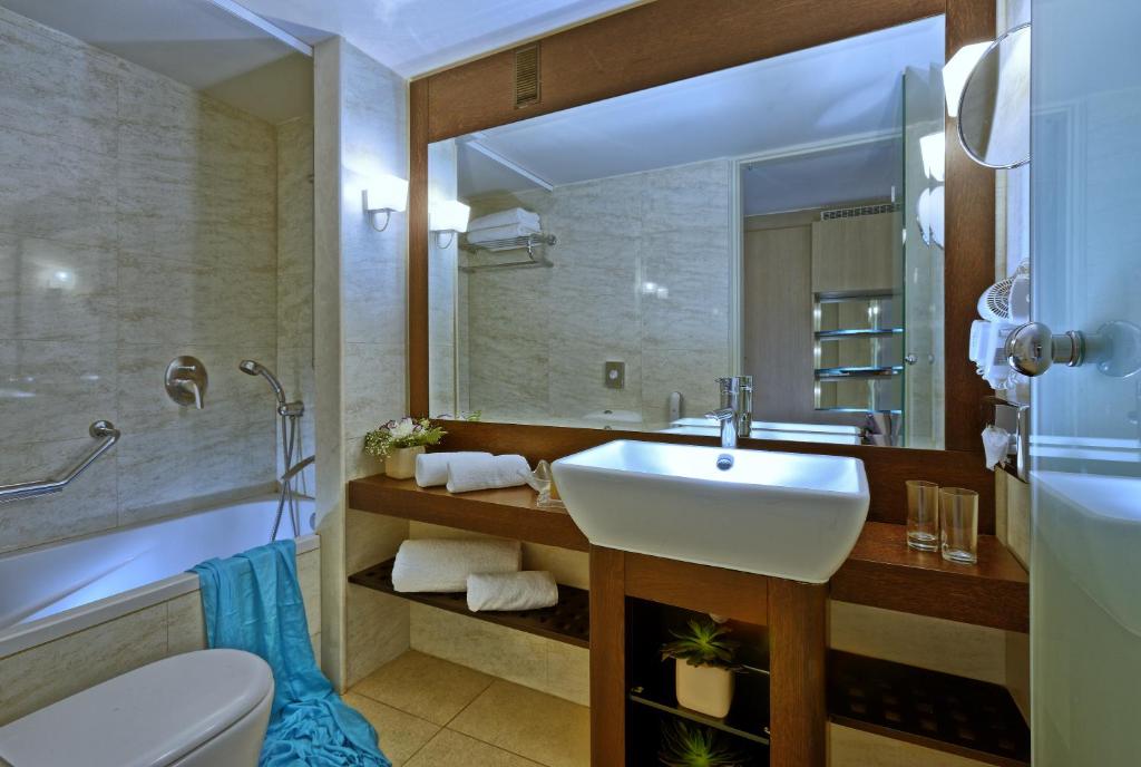Maisonette 2 Bedroom with Pool View 4