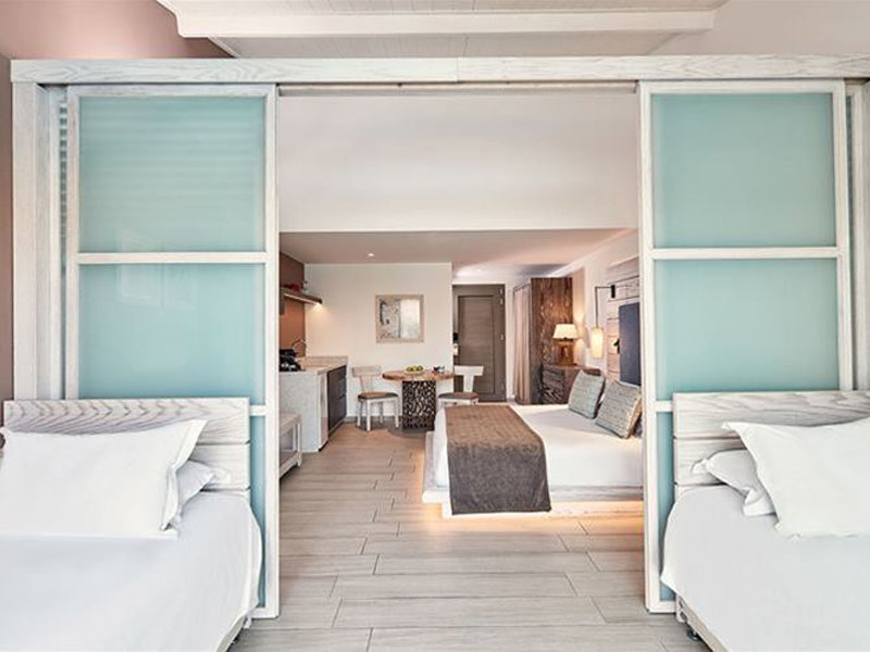 atlantica-mare-village-family-room-partition-swim-up-