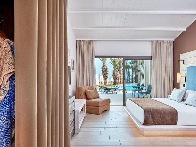 double-room-swim-up-bungalow