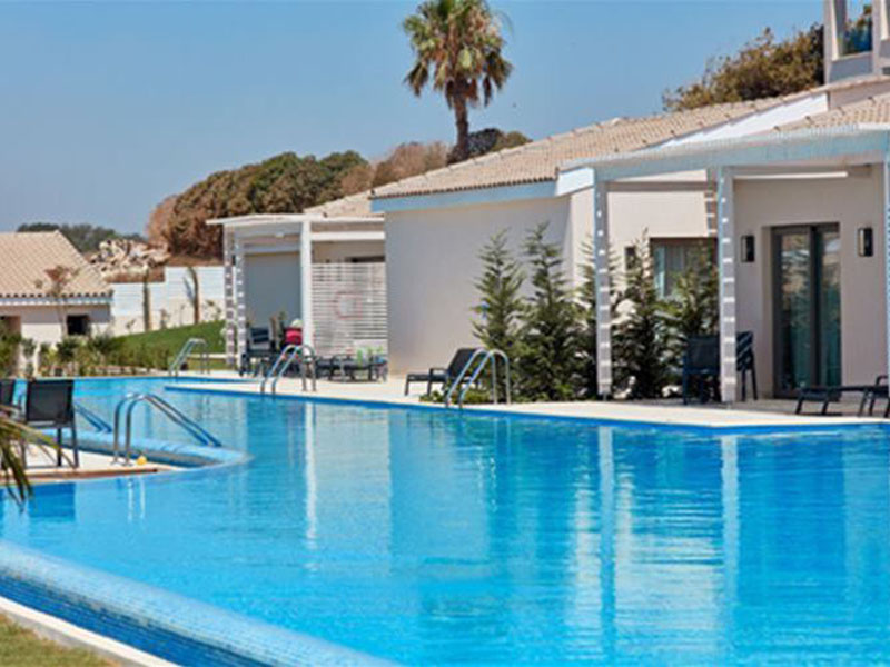 swim-up-rooms-in-cyprus-atlantica-mare-village