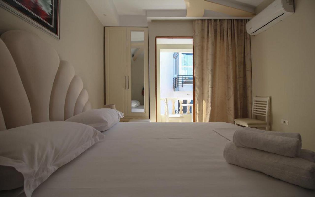 Romario Apartments - STD DBL no view (402) 1