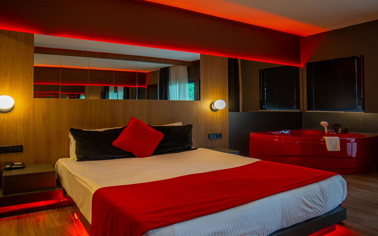 Red-room (1)