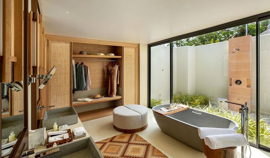 22.Beach Villa Bathroom 1