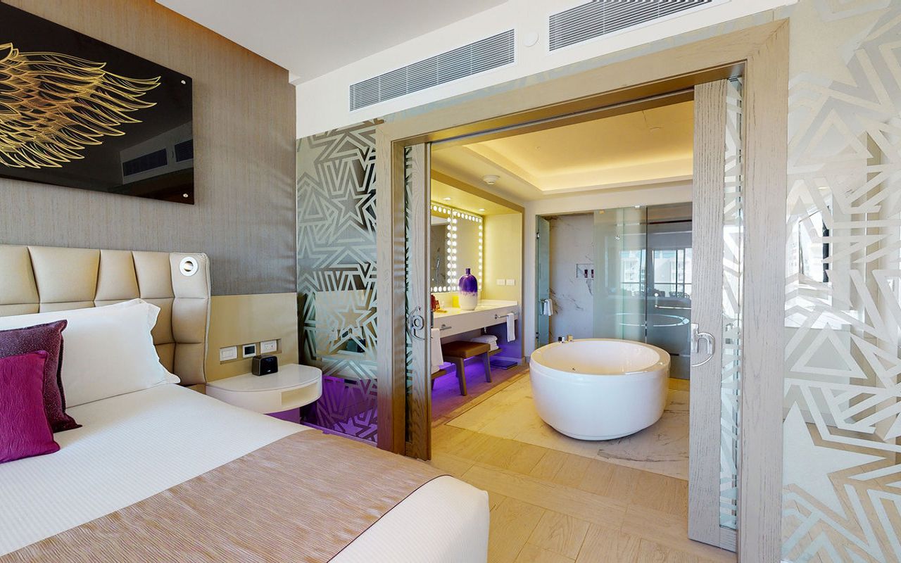 Director-Suite-Two-Bedrooms-At-Planet-Hollywood-Cancun-04302021_130332_6f46931c63f25092cbc5e5e70723adbe