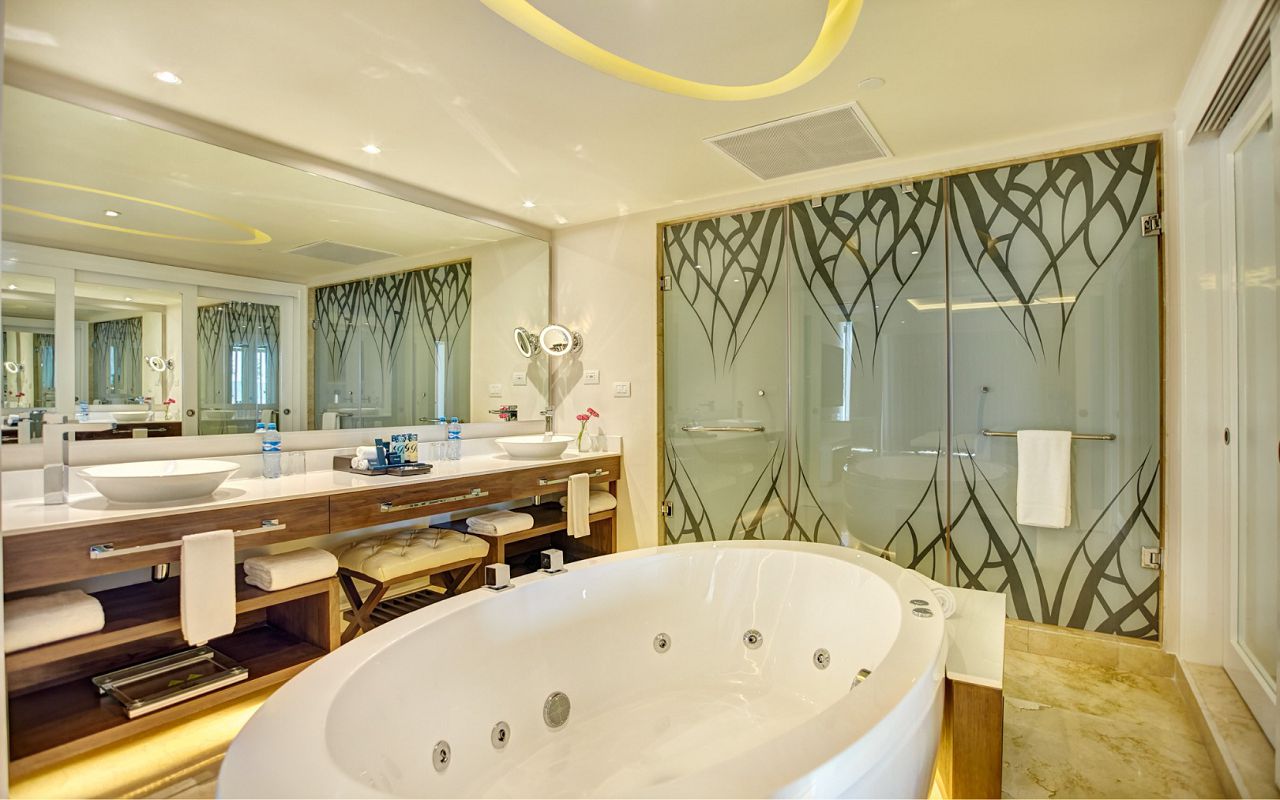 royalton_riviera_cancun_luxury_presidential_one_bedroom_suite_ocean_view_(1)