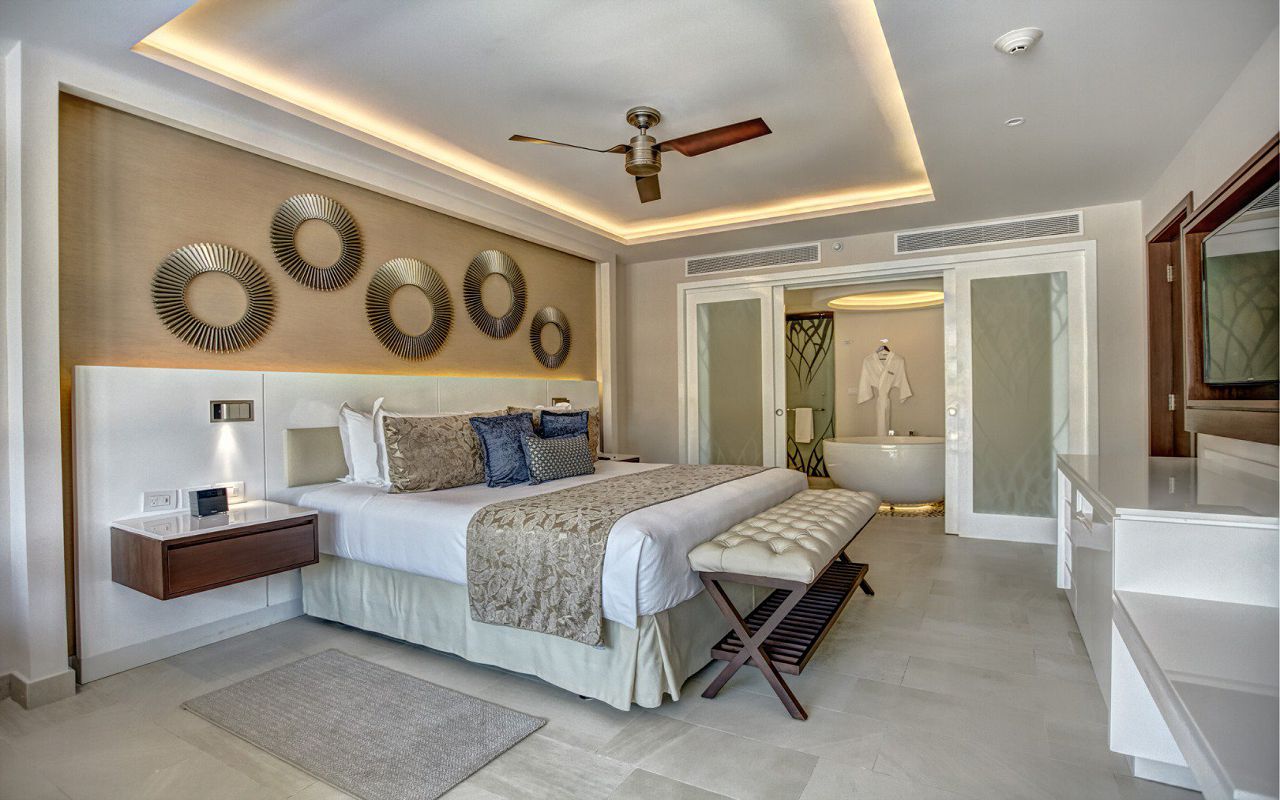 royalton_riviera_cancun_luxury_presidential_one_bedroom_suite_swim_out__(3)