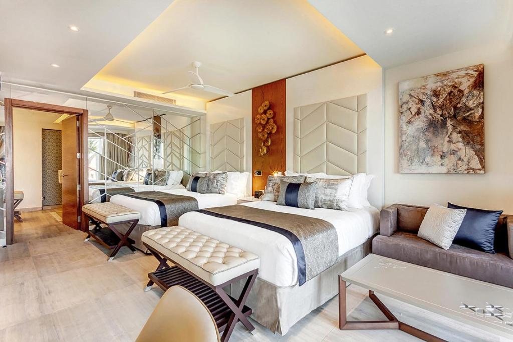 Luxury Chairman's Two Bedroom Suite Ocean Front Diamond Club (1)