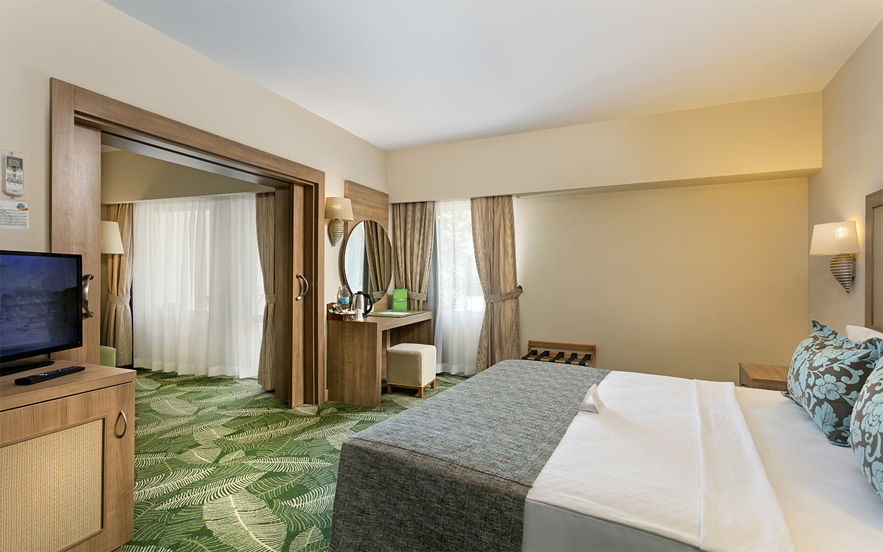 Hotel Standard Room Lake View (4)