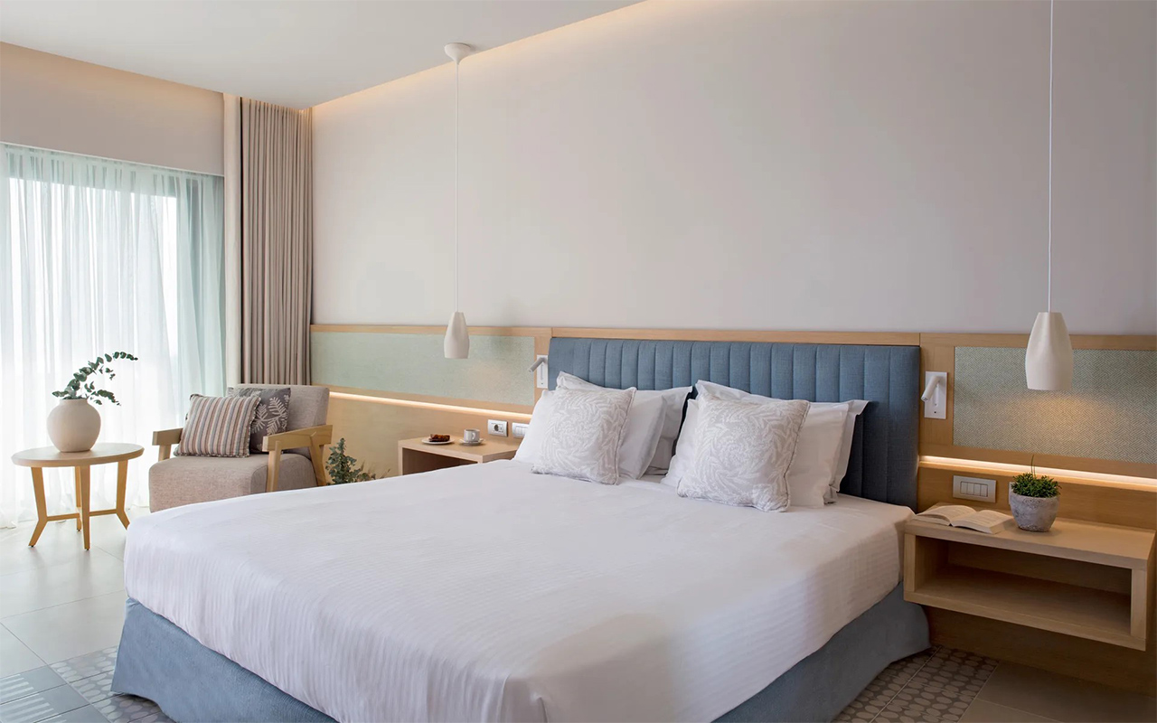 Deluxe Room Lateral Sea View (1)