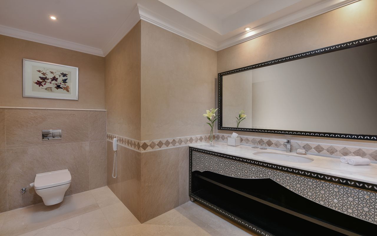 Royal-Suite-Bathroom-2021111712