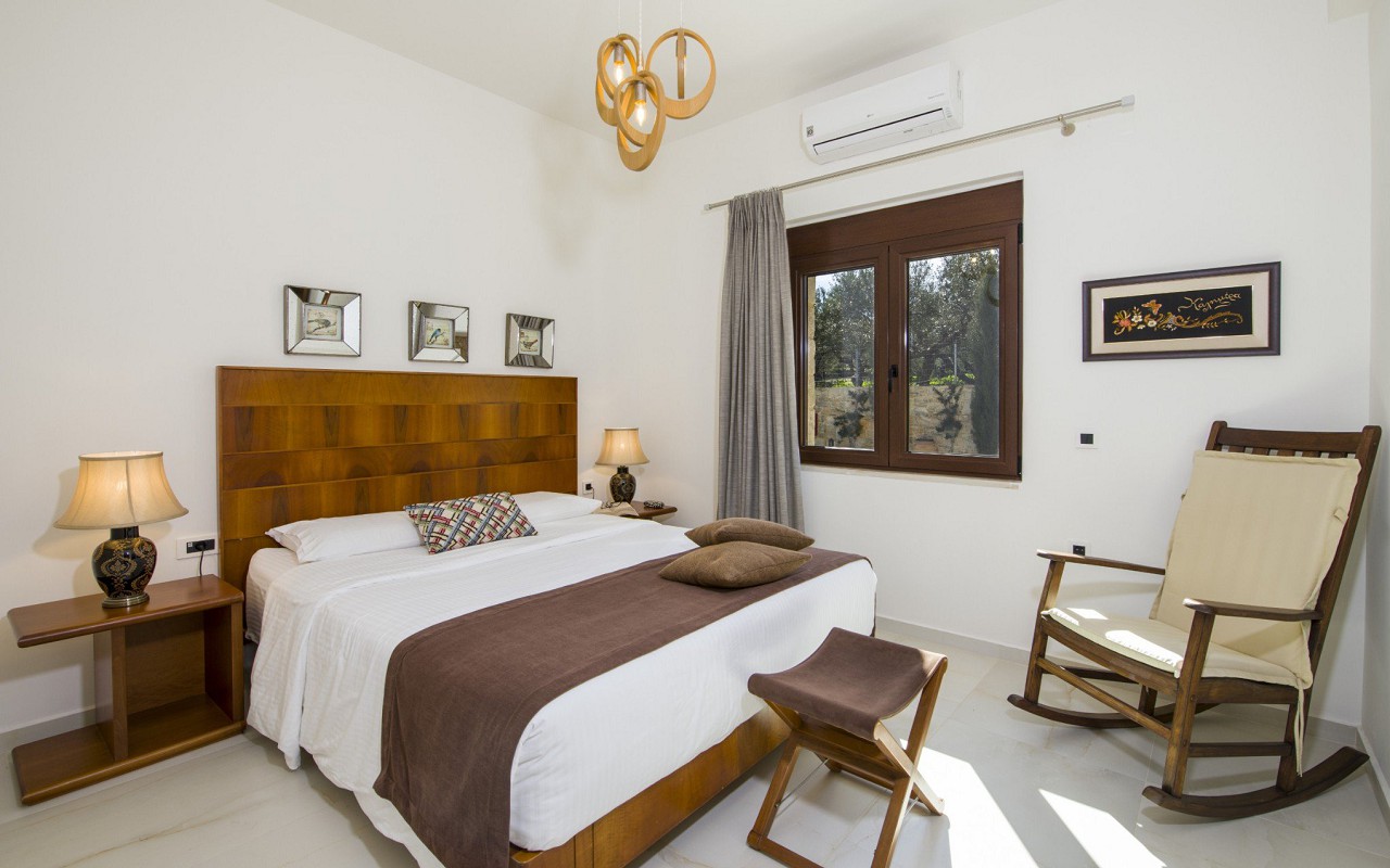 villa-aloni-bedroom2-overview
