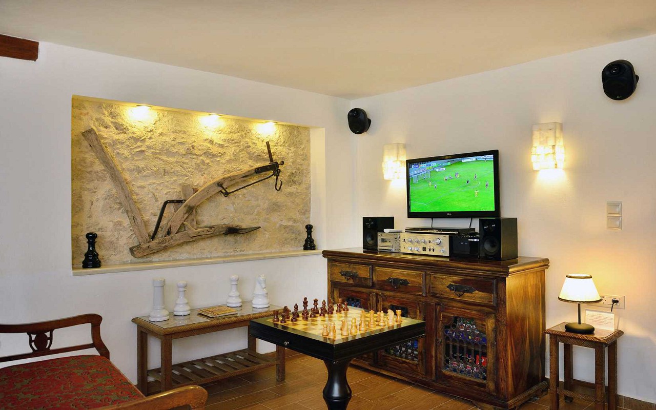 villa-arhontariki-tv-room