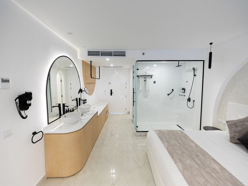 1.2 Deluxe Room