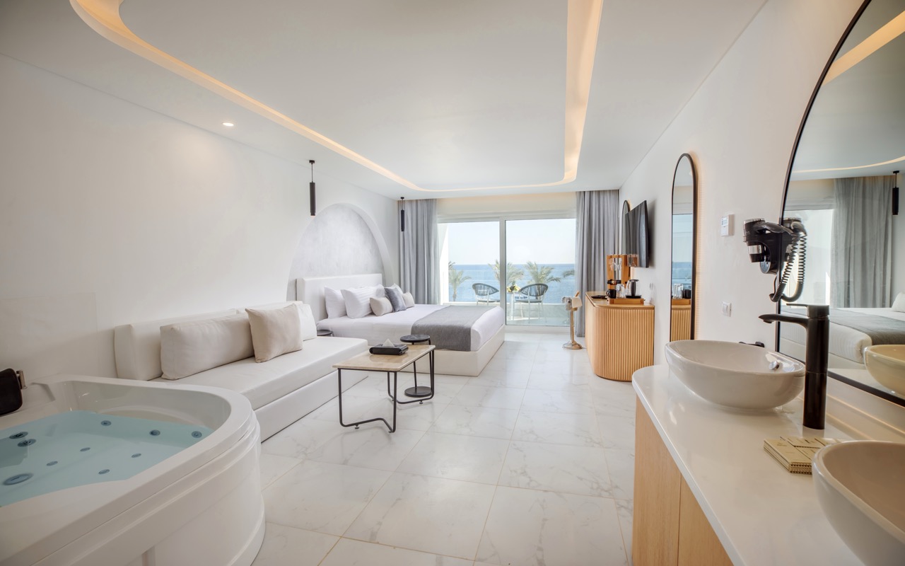 2.1 Deluxe Jacuzzi Room (1)