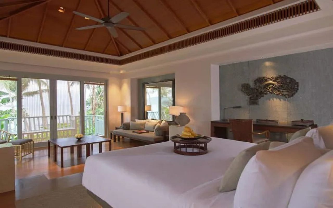 AnyConv.com__Amatara-Wellness-Resort-Ocean-View-Pool-Villa-bedroom1-768x573