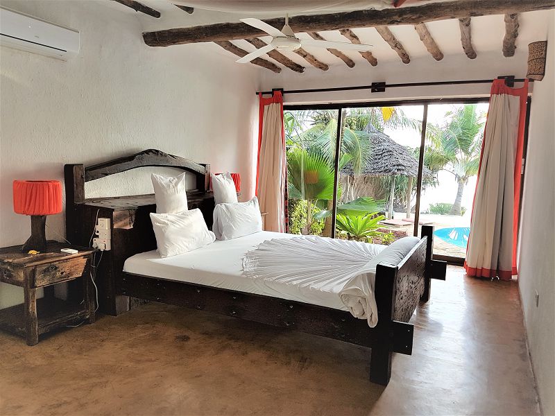 seafront villa - frangipani - master bedroom