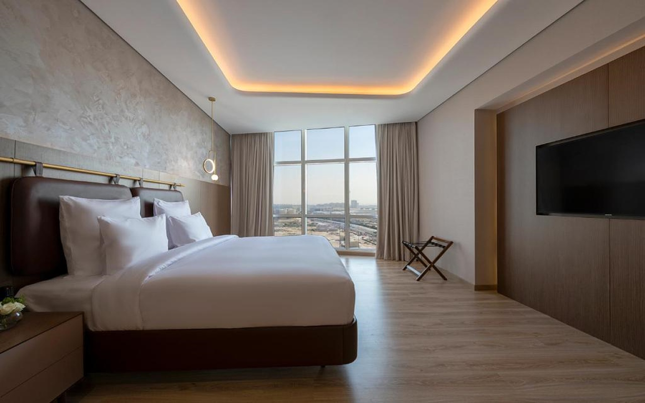 Premium King Suite with City View2