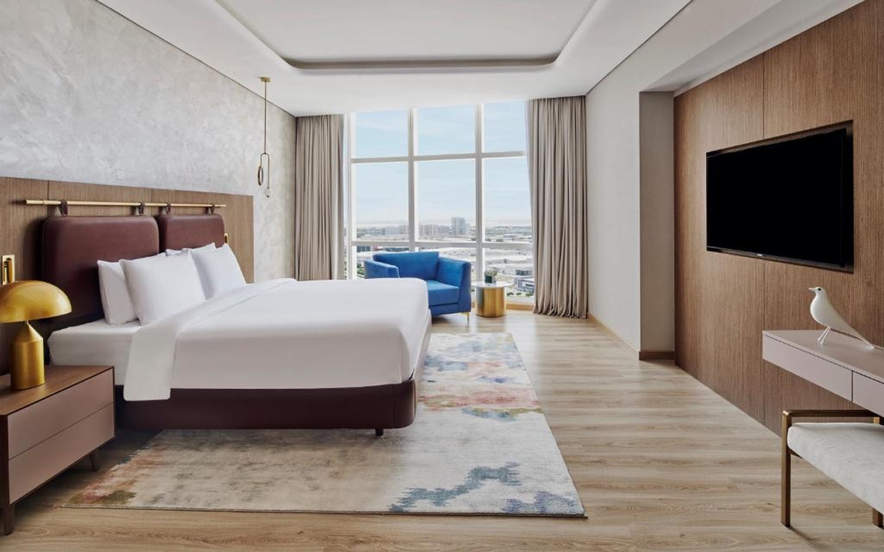 Premium King Suite with City View6