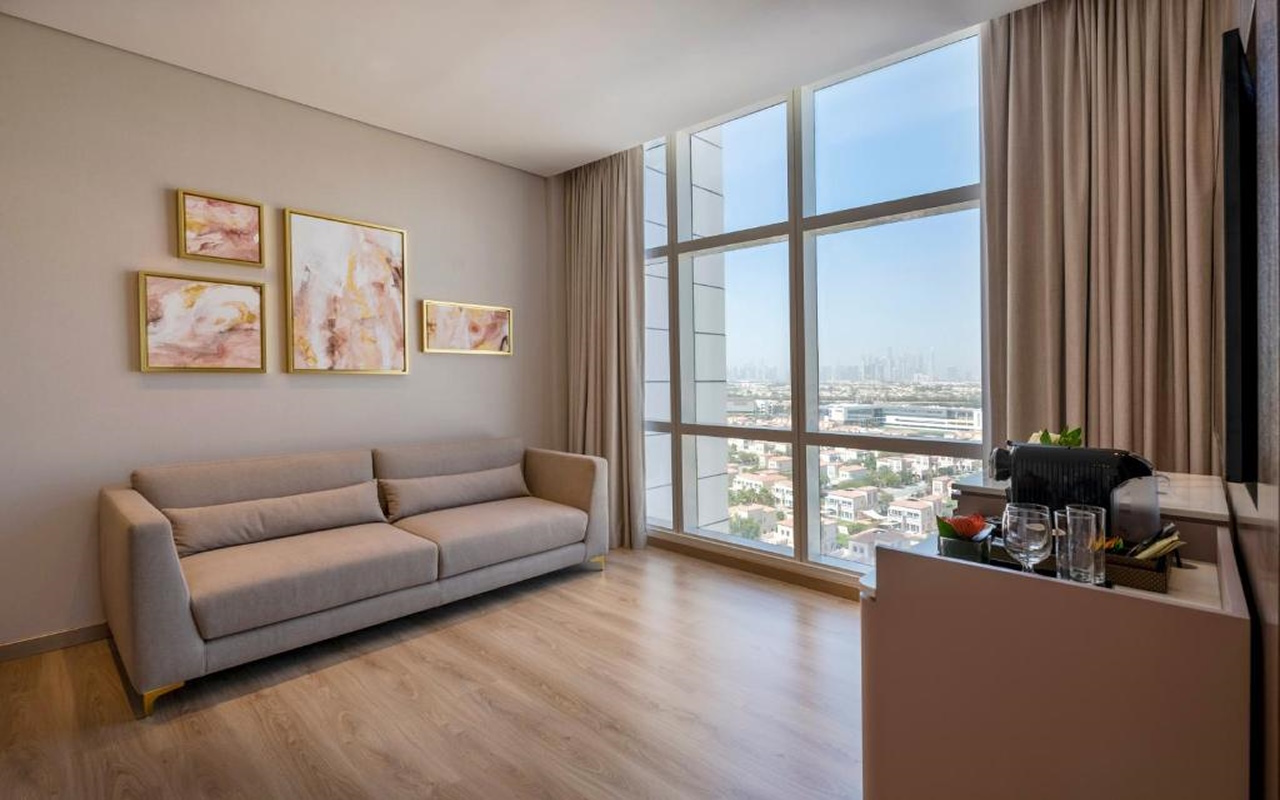 Superior King Suite with City View4