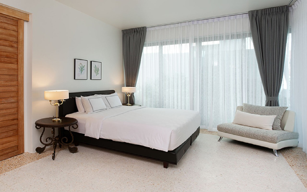 3-bedroom-seafront-pool-suite-img08mini01