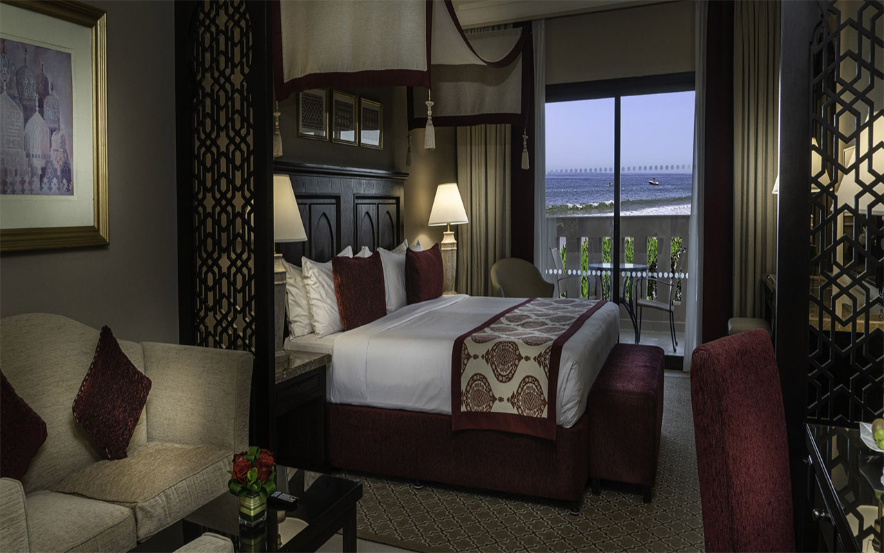 Al Dana Junior Suite Queen Bed (1)