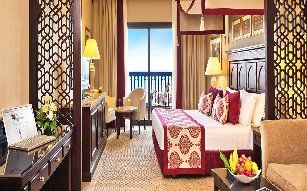 Al Dana Junior Suite Queen Bed (2)
