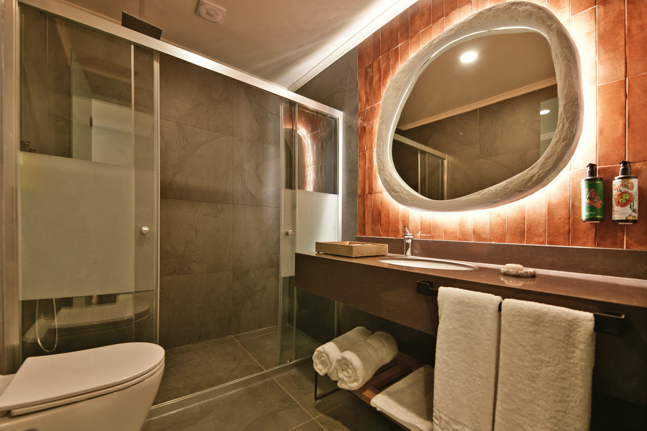 Corner-Suite-Swim-Up-Forest-View-(10)