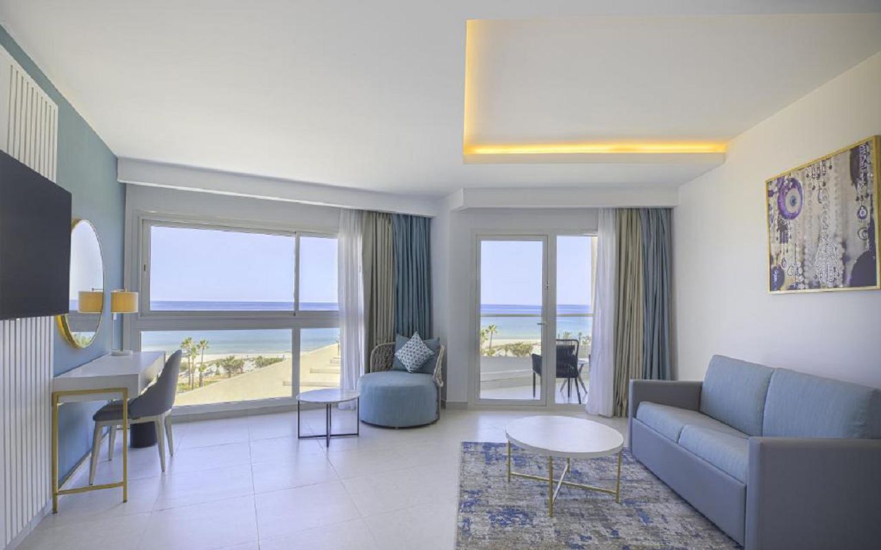 Deluxe One Bedroom Suite King With Sea Front View