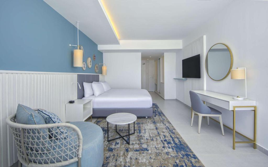 Deluxe Room Partial Sea View 3