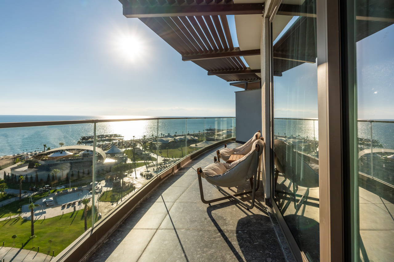 Family-Corner-Suite-Sea-View-(5)-(1)