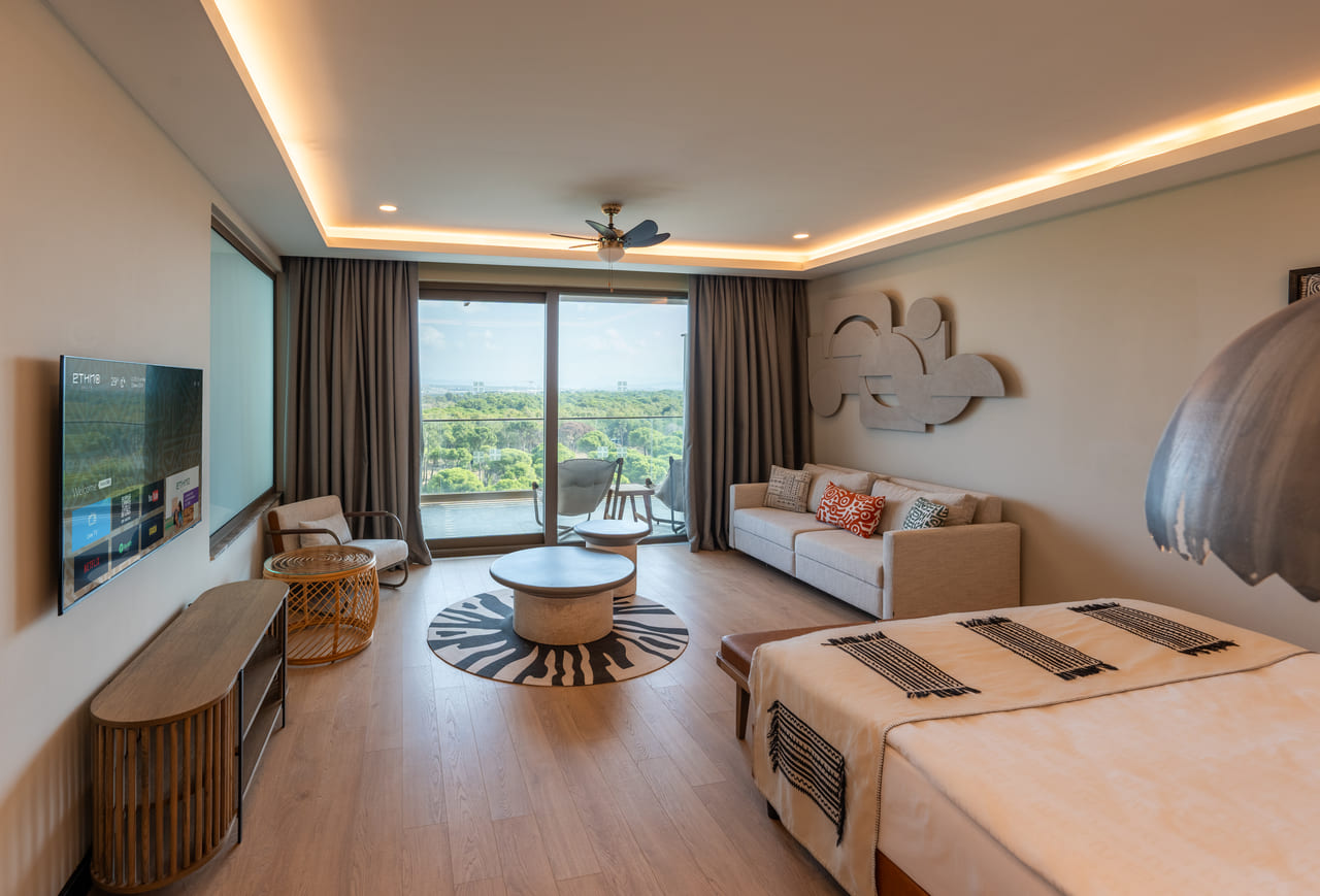 Superior-Jacuzzi-Forest-View-(3)