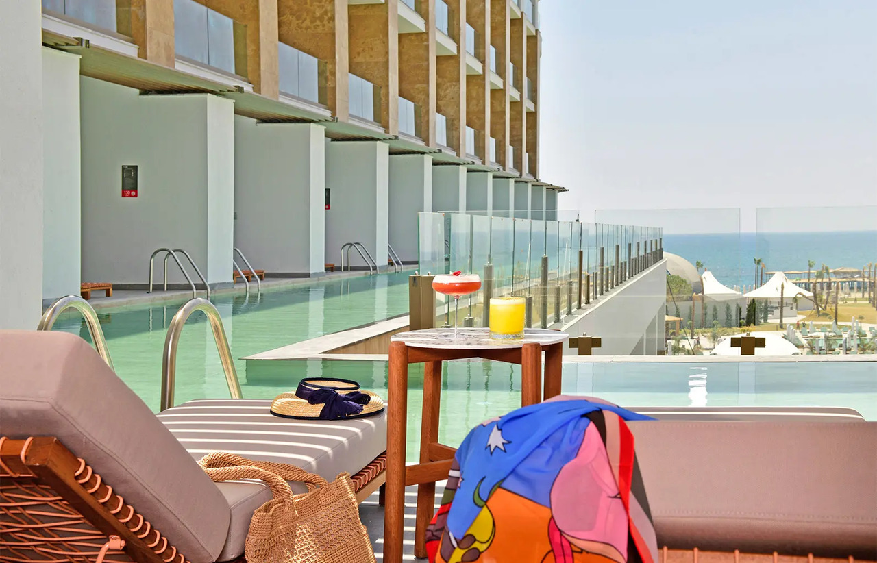 ethno-hotel-family-suit-swim-up-galeri4