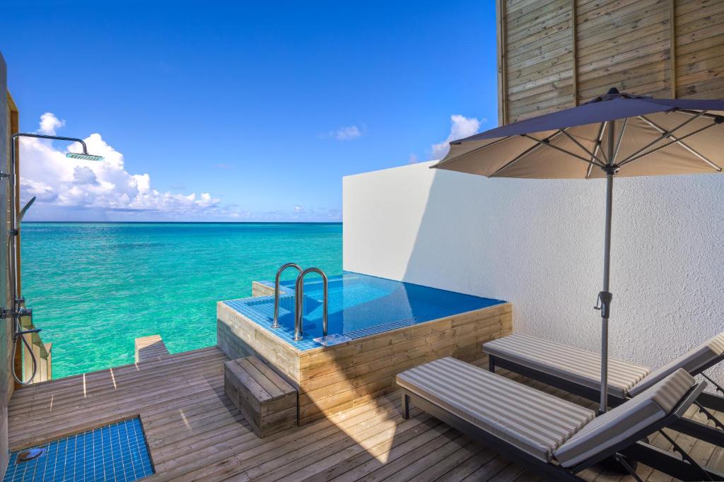 Duplex Overwater Villa With Private Pool (4)