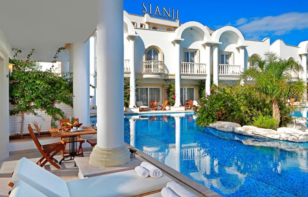 Swim Up Villa 1